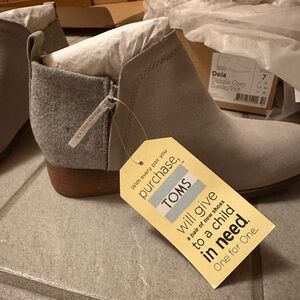 TOMS Deia Drizzle Grey Suede Ankle Boots
